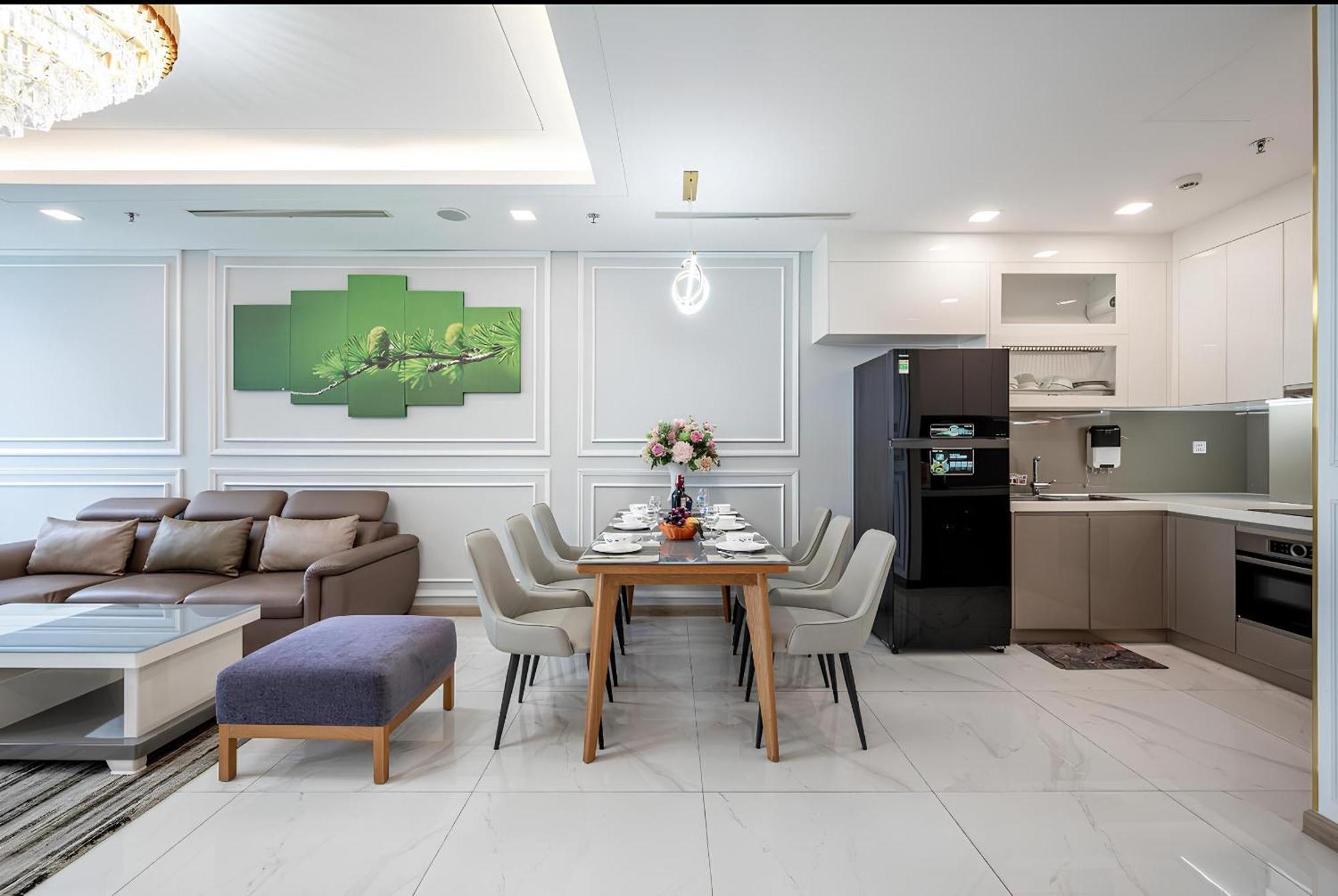 Elara Landmark *